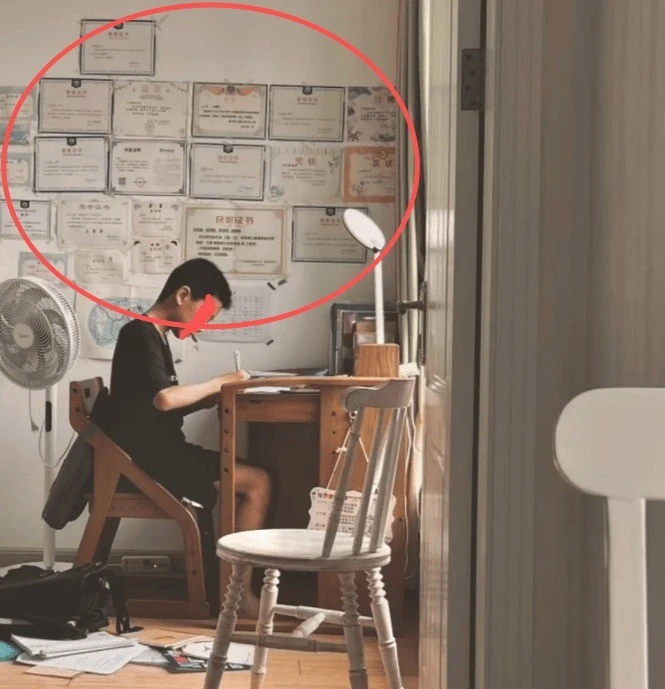 Bức ảnh chụp phòng con trai tuổi dậy thì khiến dân mạng nghẹt thở