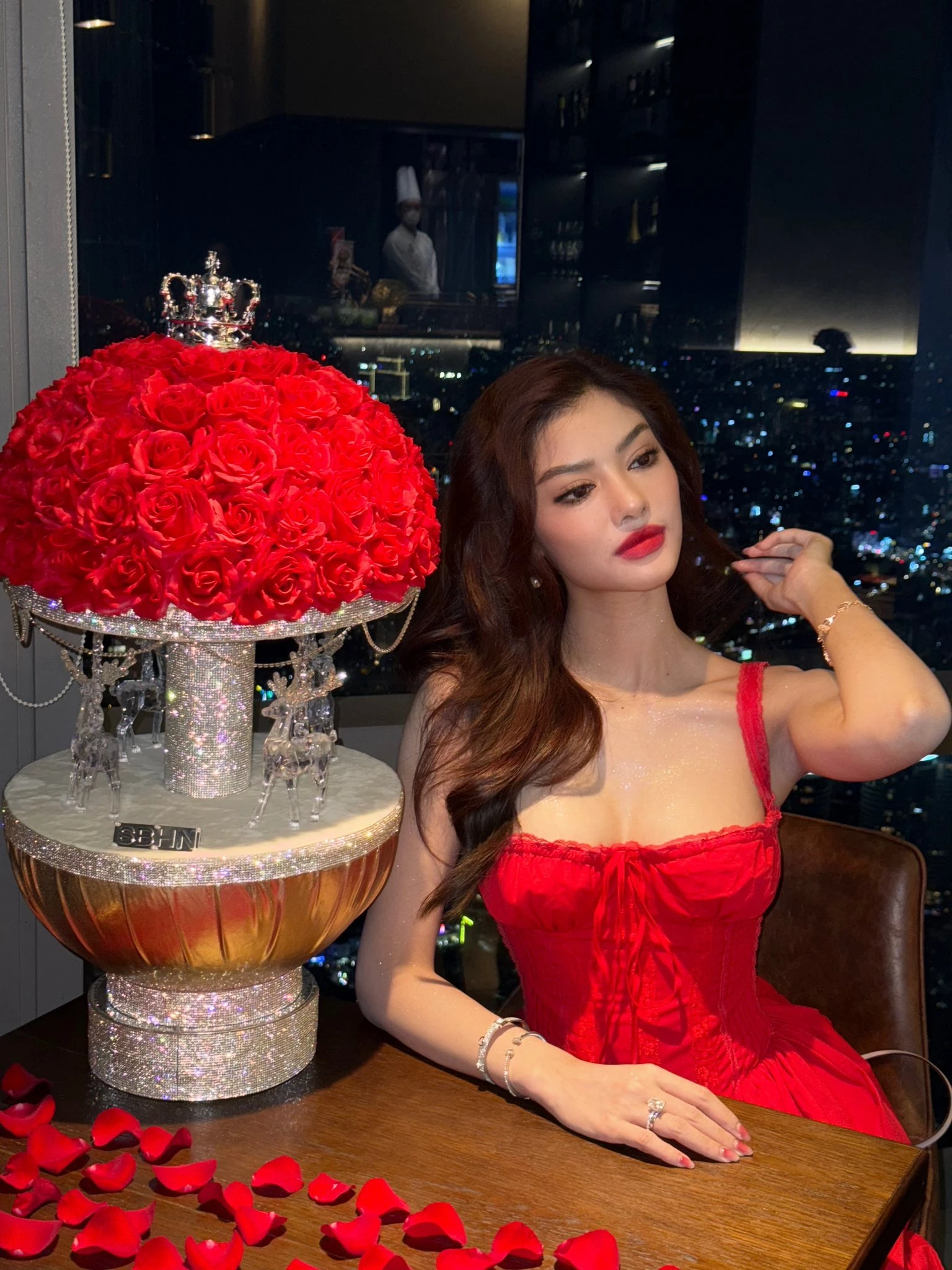 Sự giàu có của Lona Kiều Loan ở tuổi 25