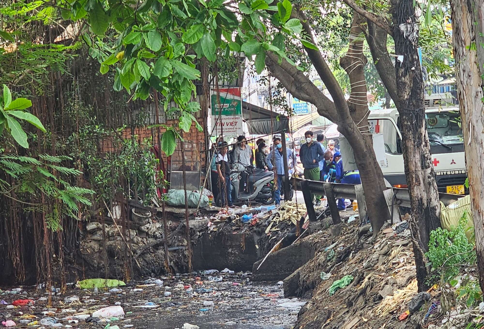 TP.HCM: Điều tra vụ người phụ nữ được phát hiện tử vong dưới kênh