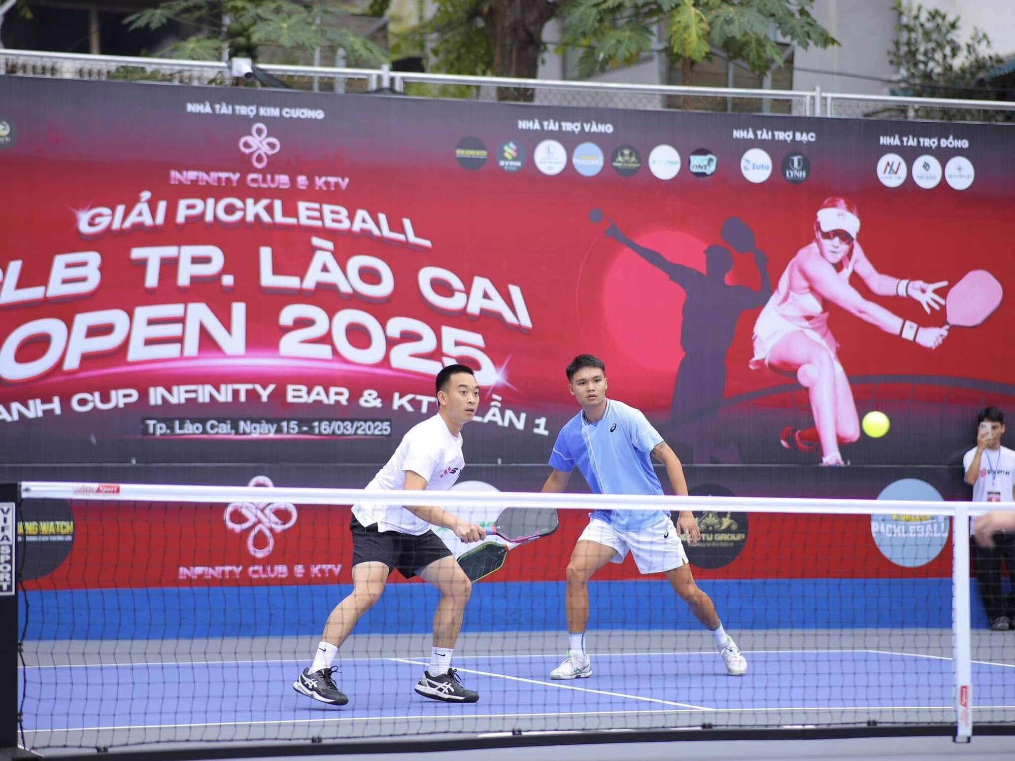 Trịnh Linh Giang ghi điểm “bằng miệng” không thể tin nổi trên sân pickleball, đối thủ phải thốt lên: Cay thật