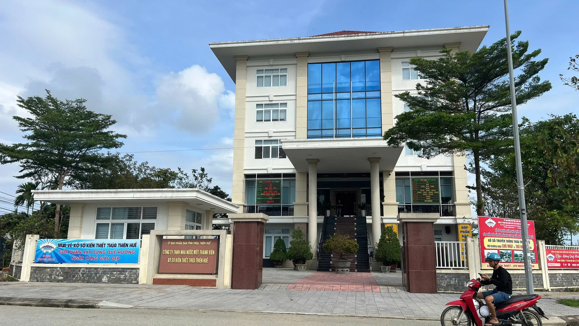 Thông tin mới nhất về vụ kiện đòi 2 tỉ đồng trúng vé số