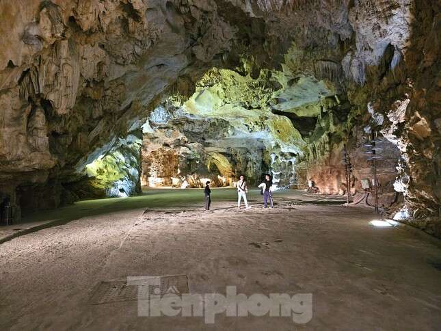 Lộ diện doanh nghiệp 'hô biến' hang động thành nơi đám cưới, tiệc tùng