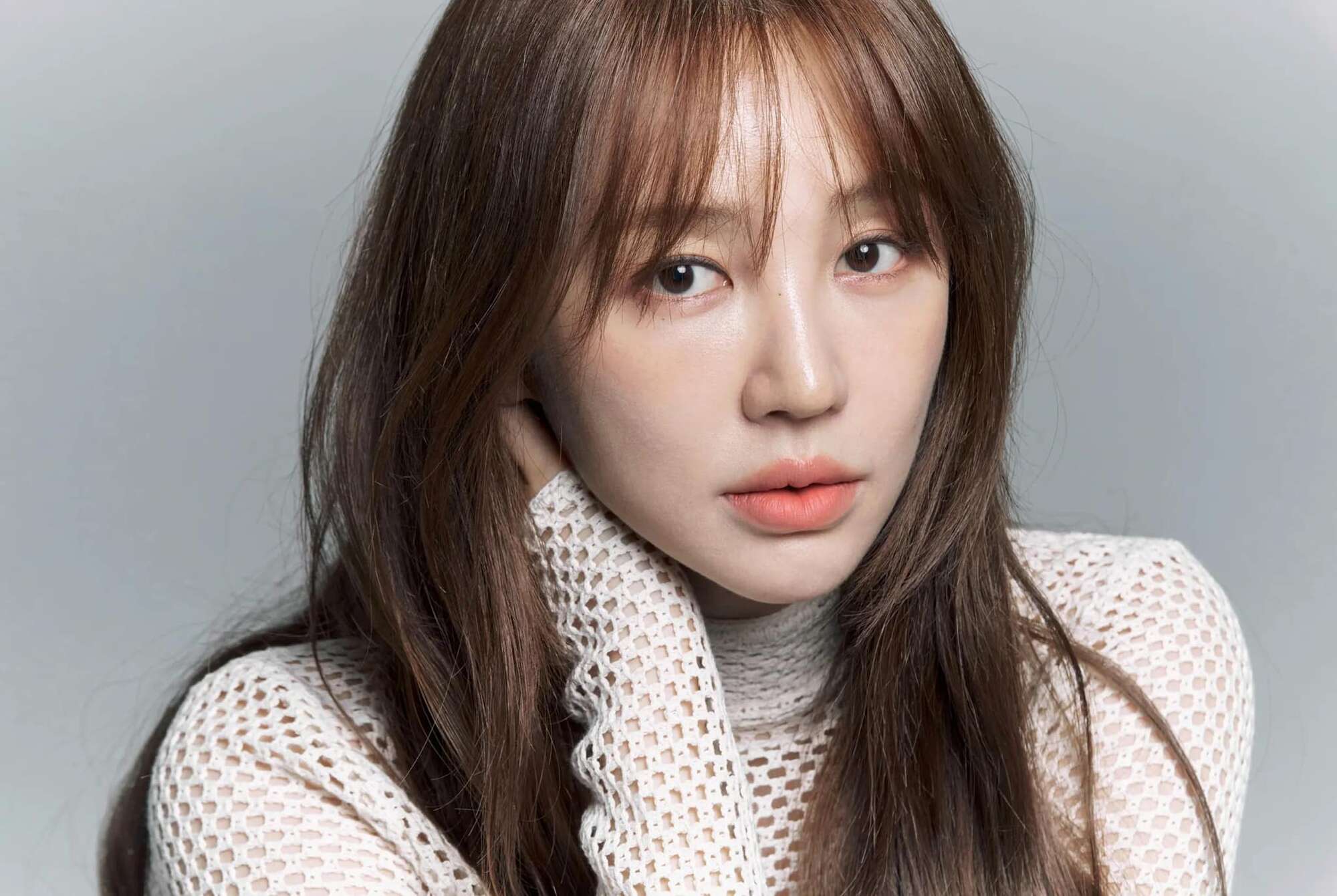 “Thái tử phi” Yoon Eun Hye sống cùng 1 cô gái suốt 7 năm, ăn ý hơn vợ chồng