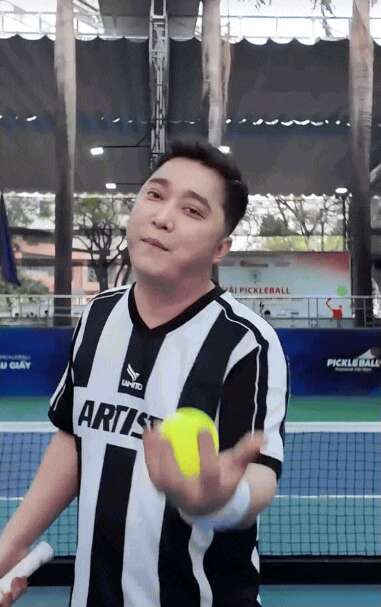 Hiện tượng nhạc Việt hết thời nay hát nhạc “đu trend” Pickleball, diện mạo khác lạ gây sốc