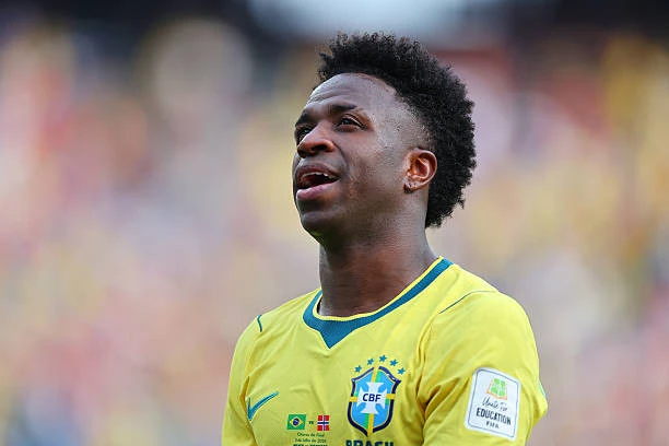 Vì sao Vinicius không đá phạt đền cho Brazil?