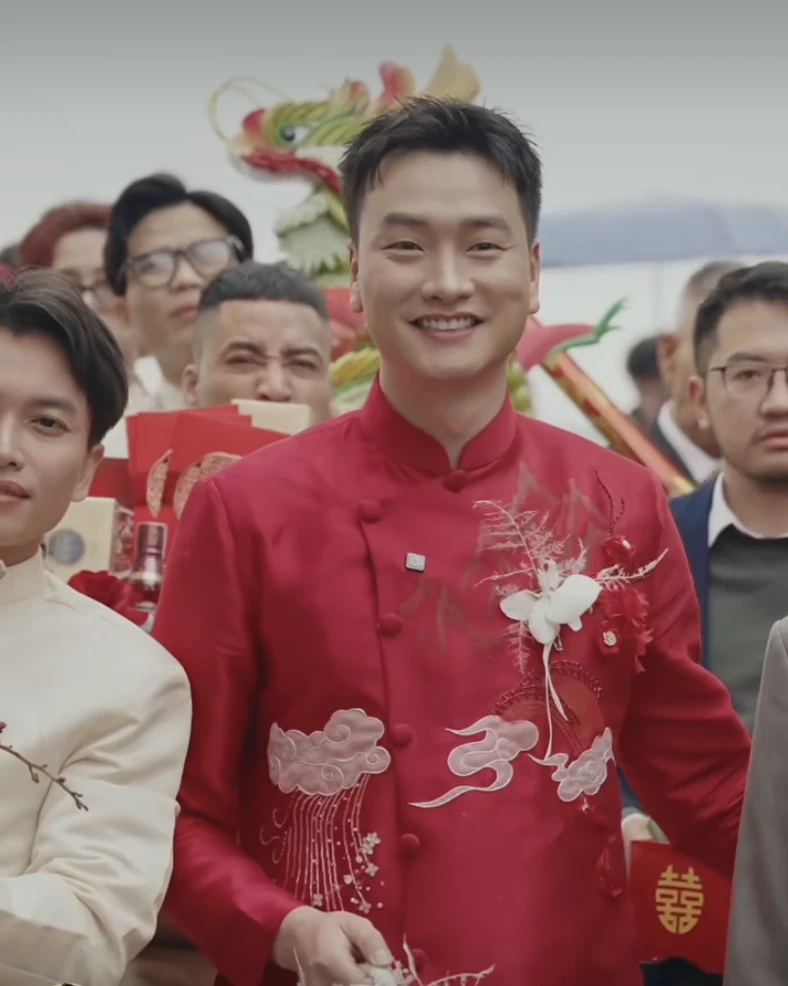 Nam diễn viên Vbiz lần đầu công bố ảnh bên trong lễ ăn hỏi với vợ streamer gợi cảm, hé lộ thông tin đám cưới