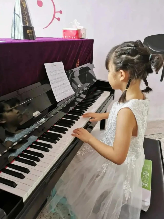 Bố coi trọng 3 điều này, con cái thường sẽ ưu tú
