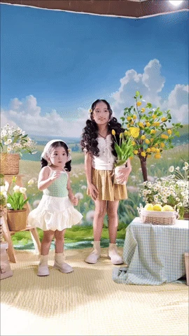 Lisa và Anna nhà Khánh Thi - Phan Hiển khuấy đảo mùa hè, visual tiểu thư xinh yêu gây sốt
