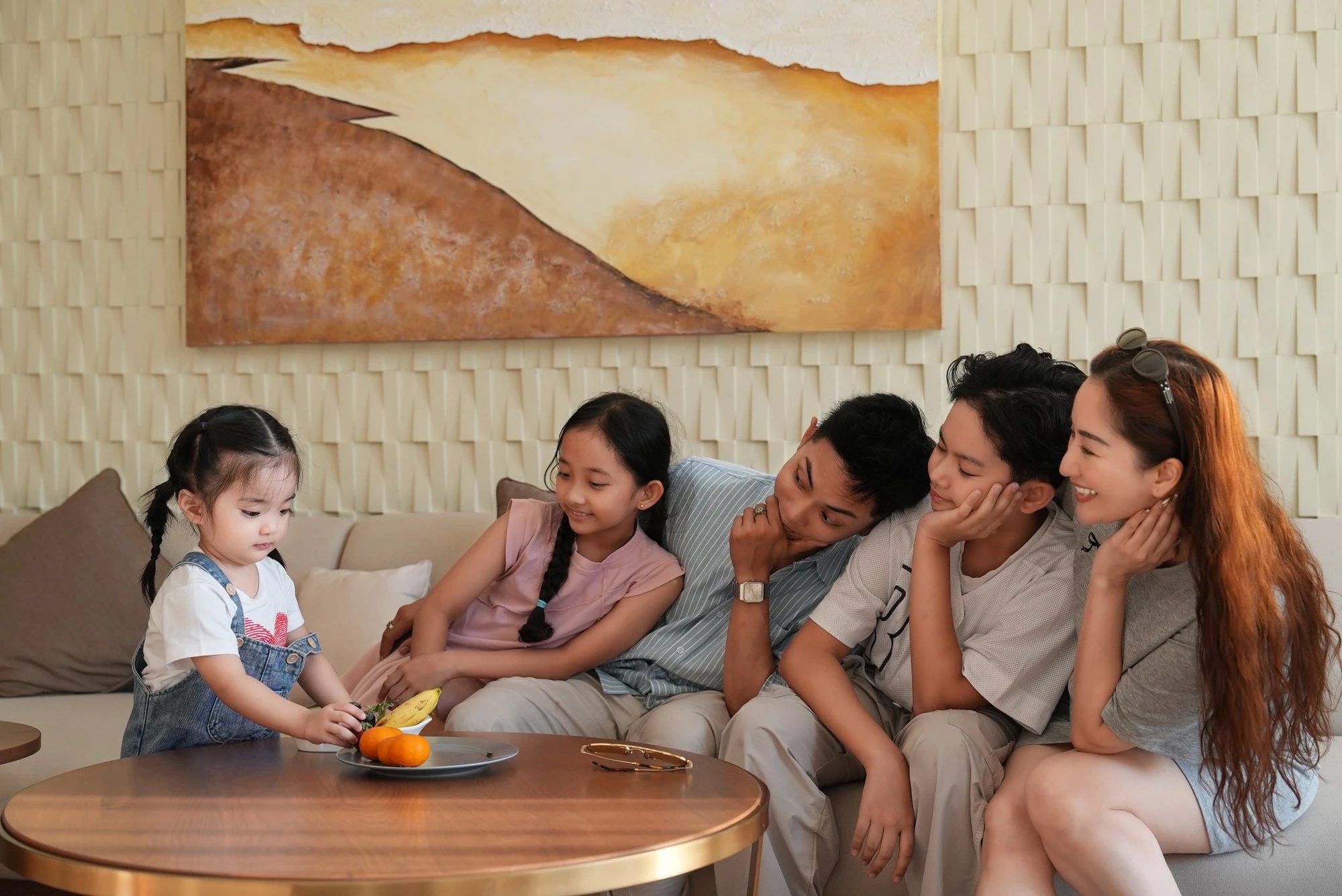 Khung hình gia đình Khánh Thi - Phan Hiển đẹp như tranh vẽ: Nhìn biểu cảm đủ hiểu ai 