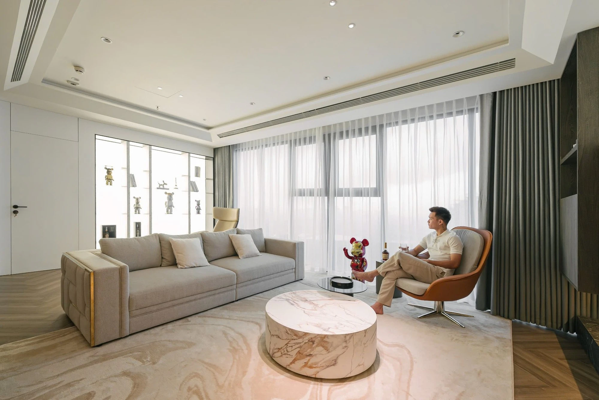 Bên trong căn hộ 120m2 của Hoàng Đức ở Hà Nội: View ngắm trọn sân Mỹ Đình, có cả thú chơi 