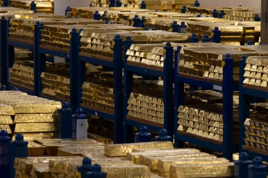 Phát hiện 2 nhà kho chứa 930.000 thỏi vàng