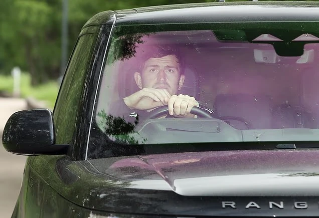 Paparazzi bắt cận cảnh Harry Maguire buồn bã xuất hiện sau cú sốc bị tuyển Anh loại khỏi World Cup 2026