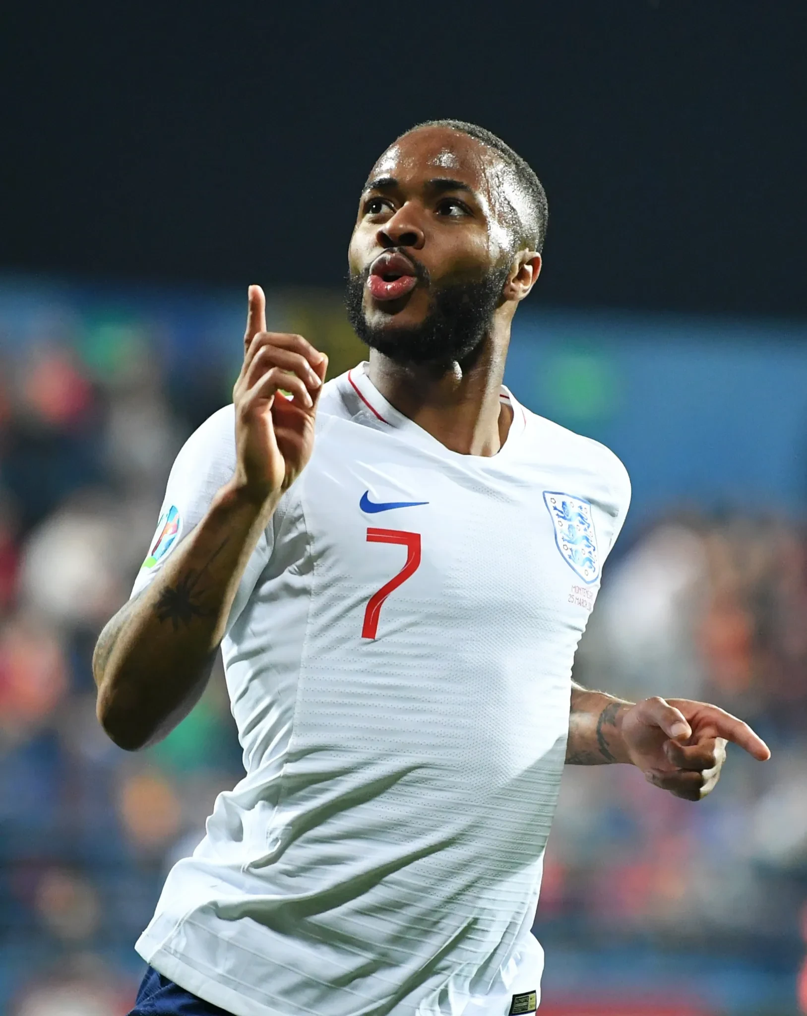 Sốc: Ngôi sao bóng đá Raheem Sterling bị bắt giữ vì nghi vấn lái xe dưới tác dụng của ma tuý gây tai nạn