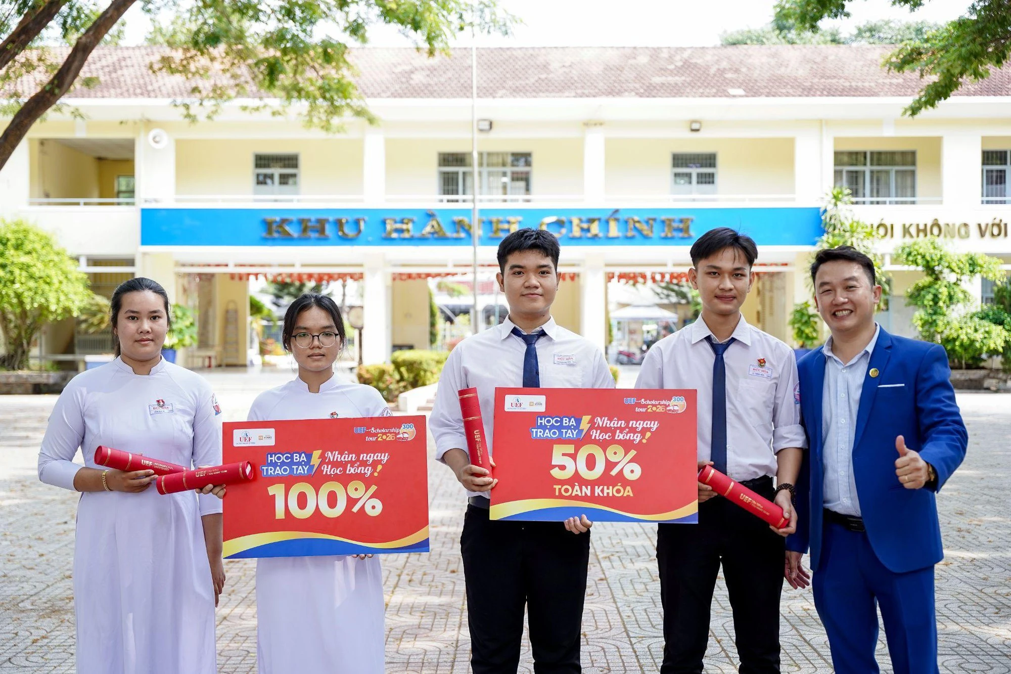 Hành trình UEF đến 300 trường THPT, tặng 2.000 suất học bổng cho thí sinh
