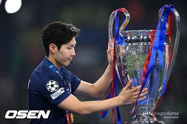Hot boy Lee Kang-in đi vào lịch sử Champions League