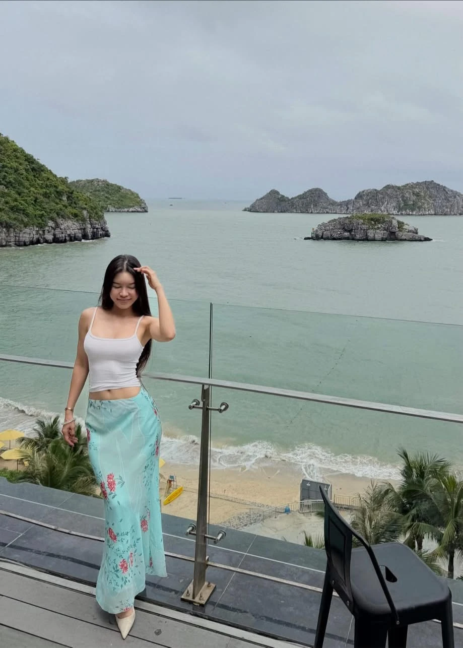 Yến Xuân khoe sắc vóc 
