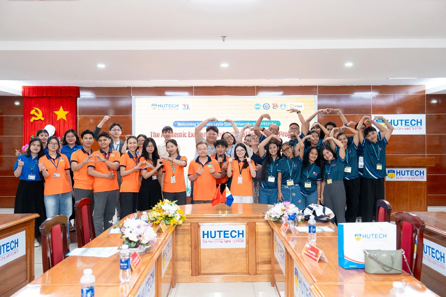 Sinh viên HUTECH bước vào “lớp học hội nhập” cùng bạn bè quốc tế