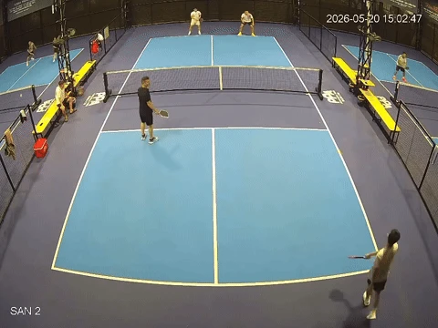 Xôn xao clip người đàn ông đánh hỏng bóng vung vợt pickleball 