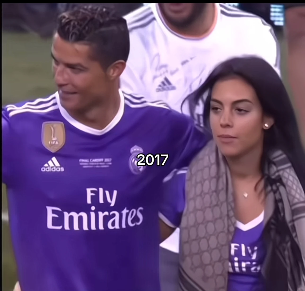 Điều ít ai biết về cô gái nghèo chỉ trong vòng 10 năm đã thành phú bà bên cạnh tỷ phú Ronaldo