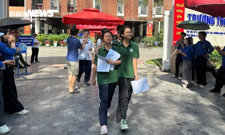 Áp lực thi lớp 10: Sĩ tử bật khóc, phụ huynh lo sẵn 