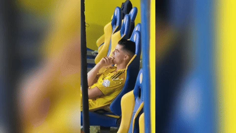 Video: Ronaldo sụp đổ như sắp khóc