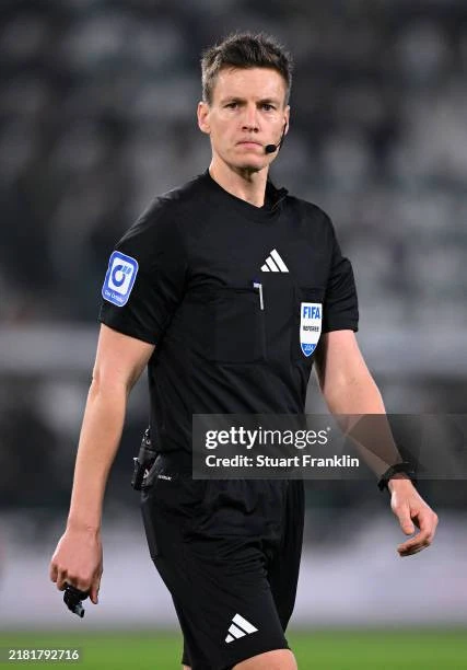 Bị World Cup gạch tên, trọng tài gây tranh cãi vì vẫn được bắt trận chung kết Champions League