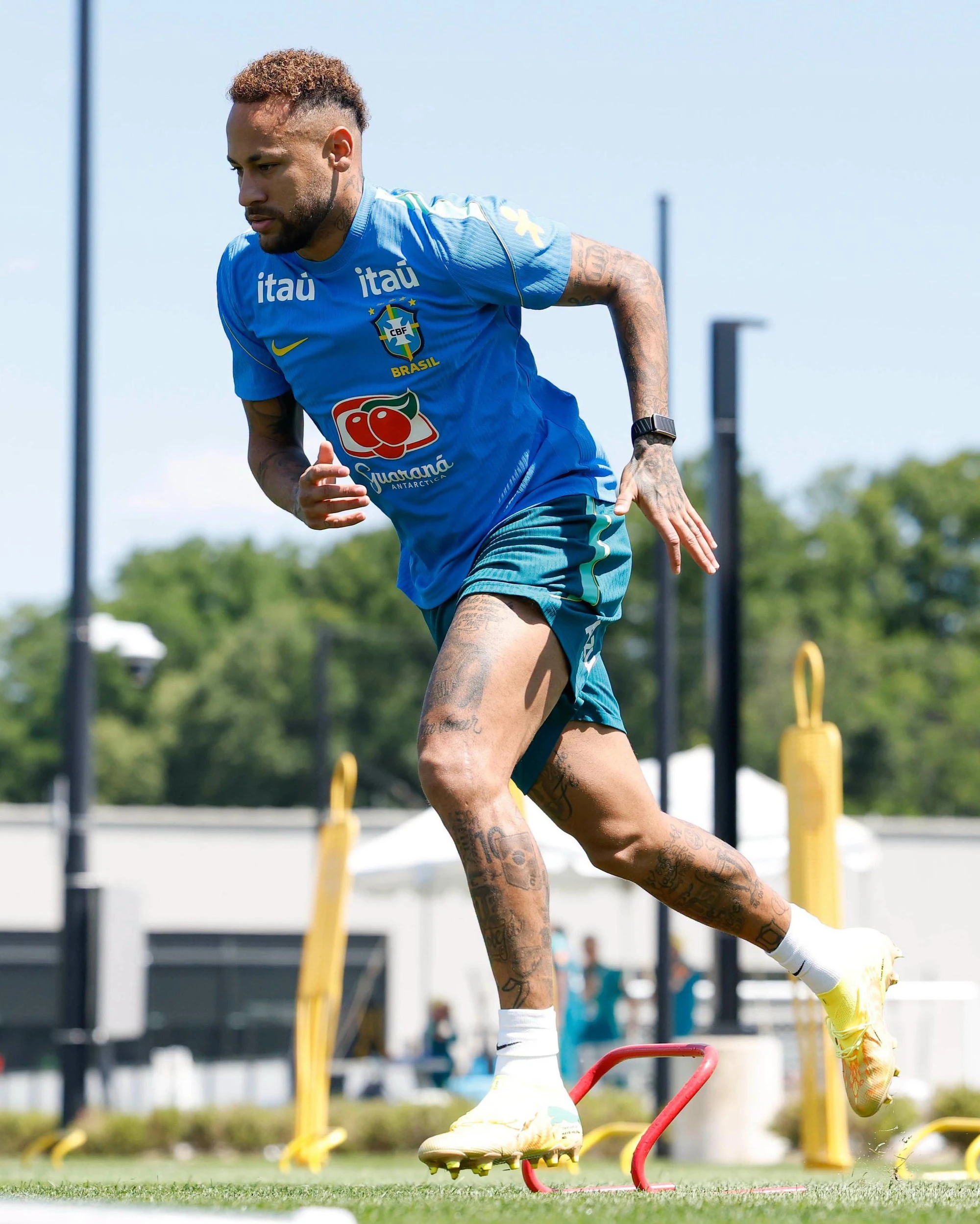 Neymar chính thức tái xuất
