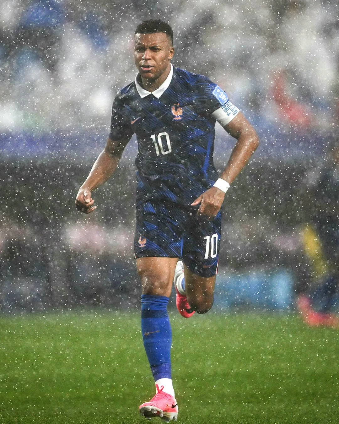 Mbappe đi vào lịch sử tuyển Pháp