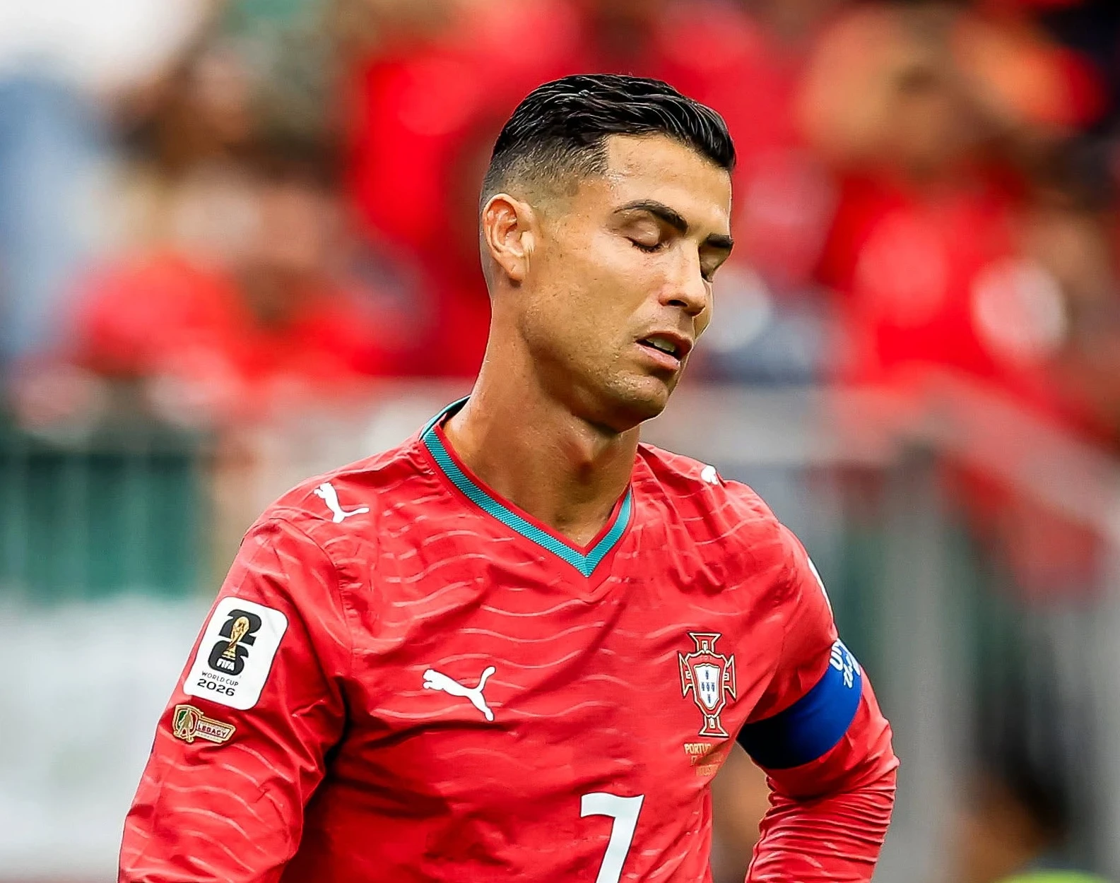 Ronaldo sút kiểu gì nếu không có bóng?