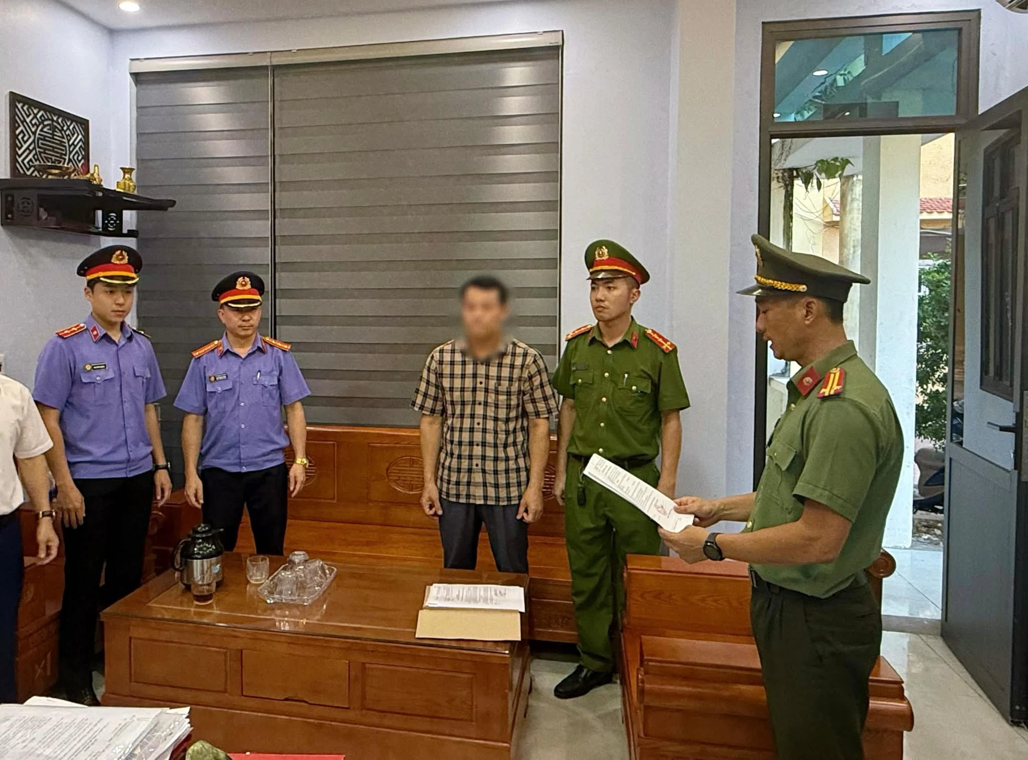 Hiệu trưởng một trường tiểu học ở Quảng Trị bị bắt tạm giam