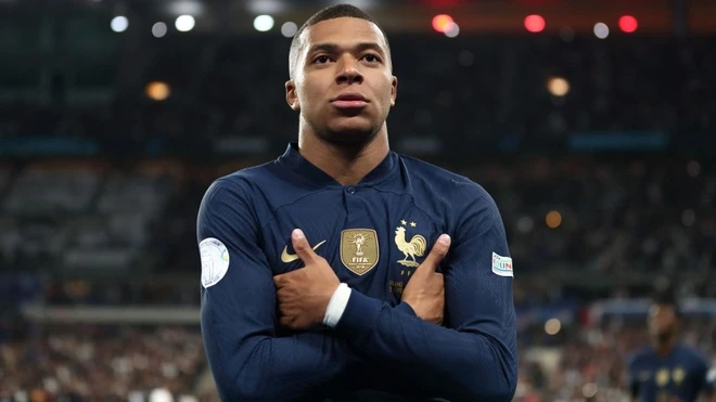 Mbappe vượt xa Ronaldo, Messi trước World Cup