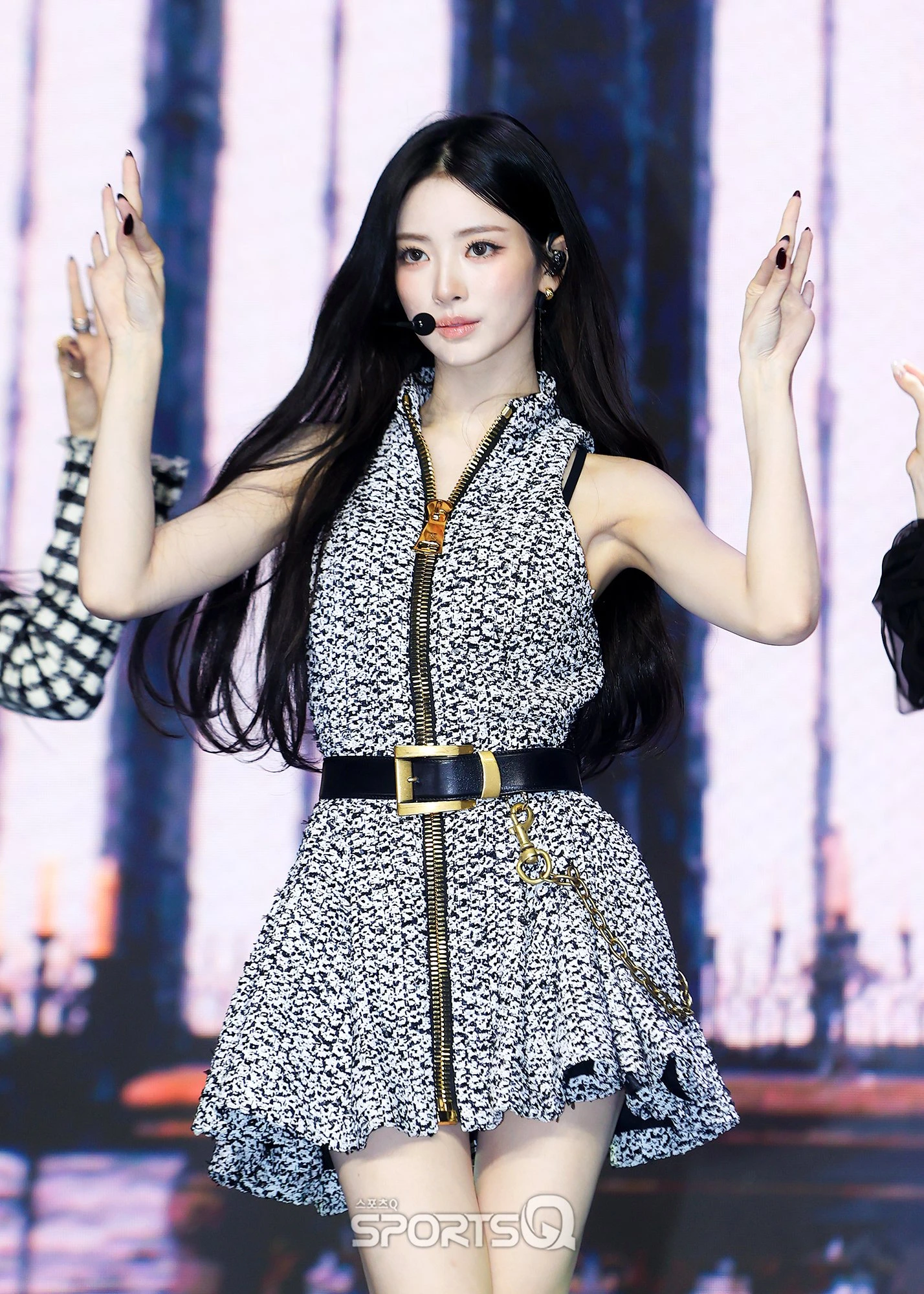 Đệ nhất mỹ nhân showbiz thế hệ mới đẹp như tượng tạc vẫn không hài lòng khán giả, lộ dấu vết hút mỡ gây sốc
