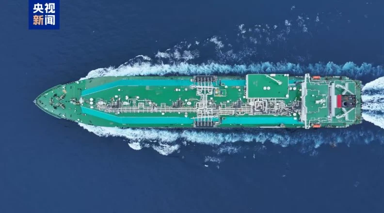 Phát hiện tàu Trung Quốc thể tích 174.000 mét khối, dài 299 mét, boong rộng bằng 3 sân bóng bắt đầu di chuyển, thực hiện nhiệm vụ quan trọng với 3,3 triệu gia đình