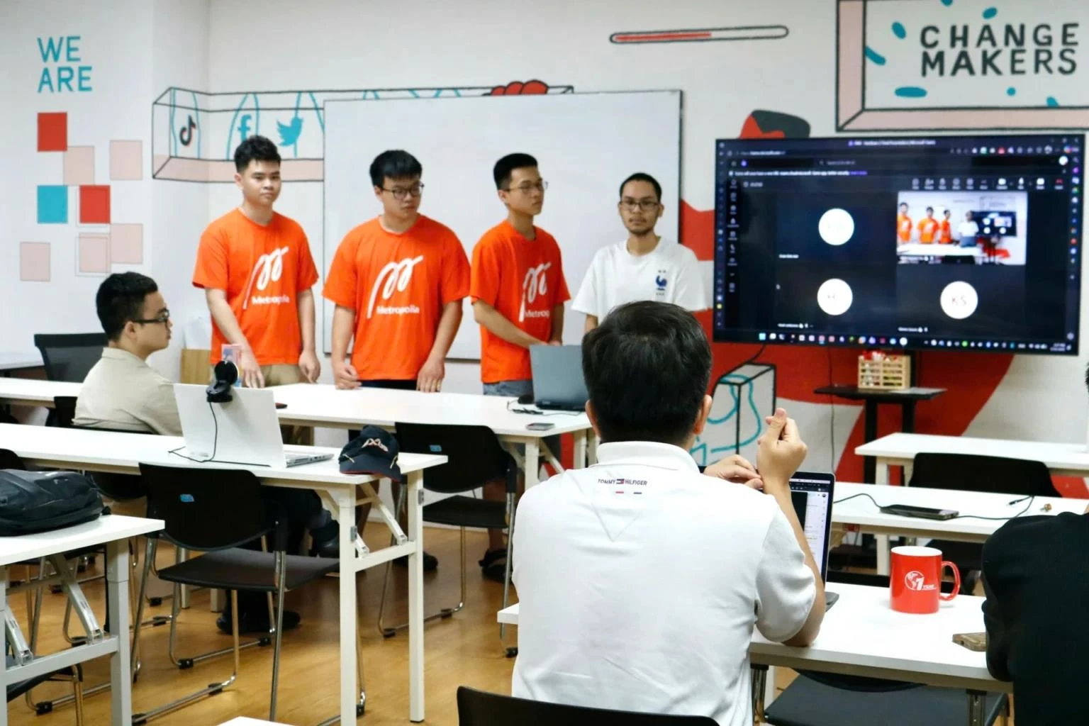 Sinh viên năm nhất đã làm được gì sau hai học kỳ học CNTT theo chuẩn Phần Lan?