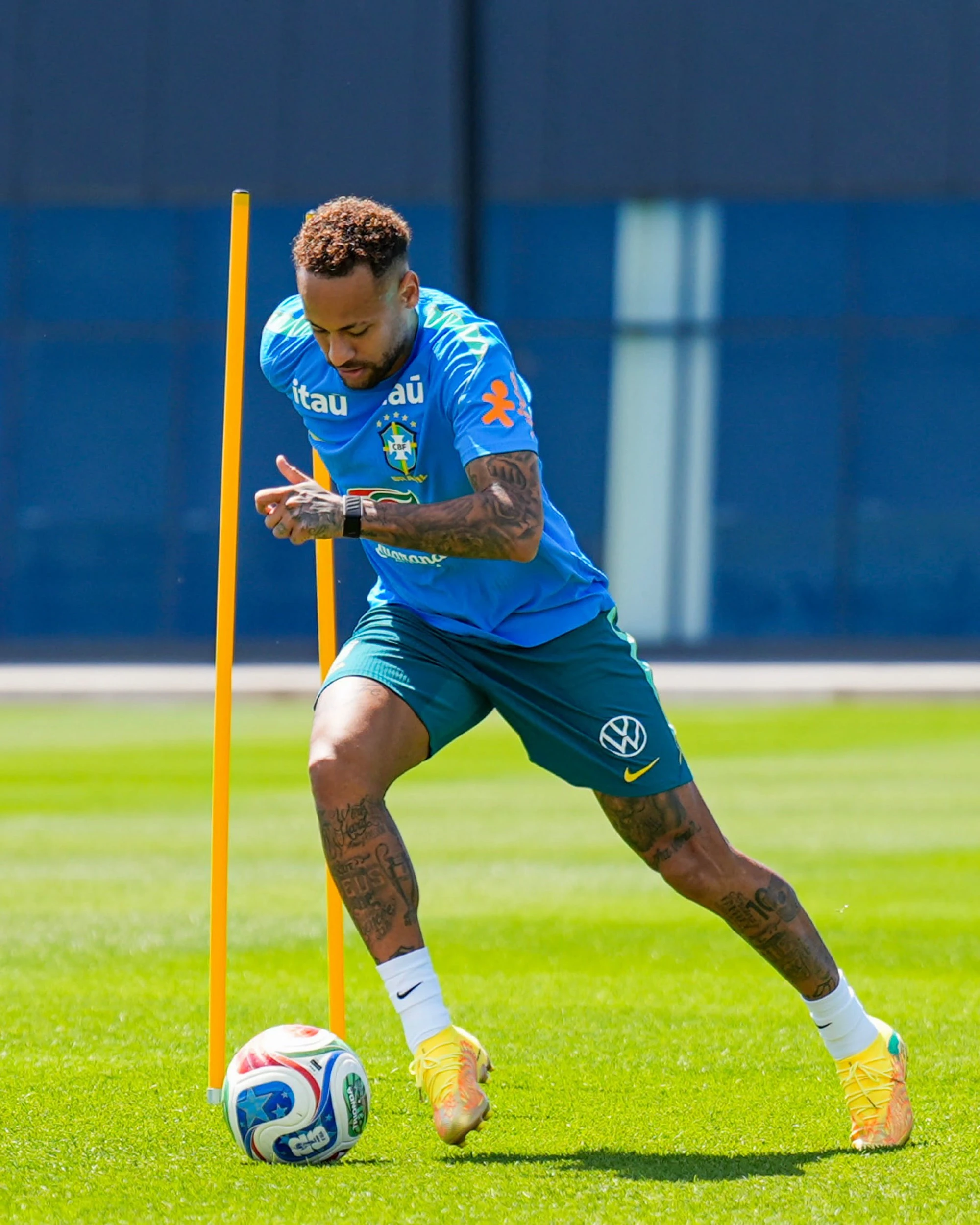Đây rồi! Neymar tái xuất