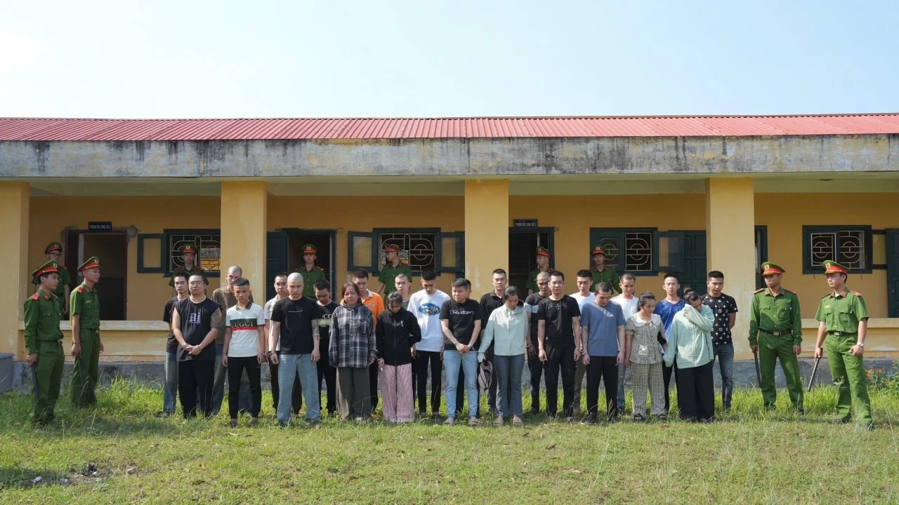 Bắt giữ 61 người trong đường dây 