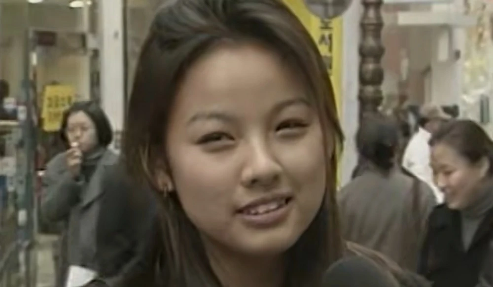 Ảnh hiếm 30 năm trước làm lộ nhan sắc thật của Lee Hyori