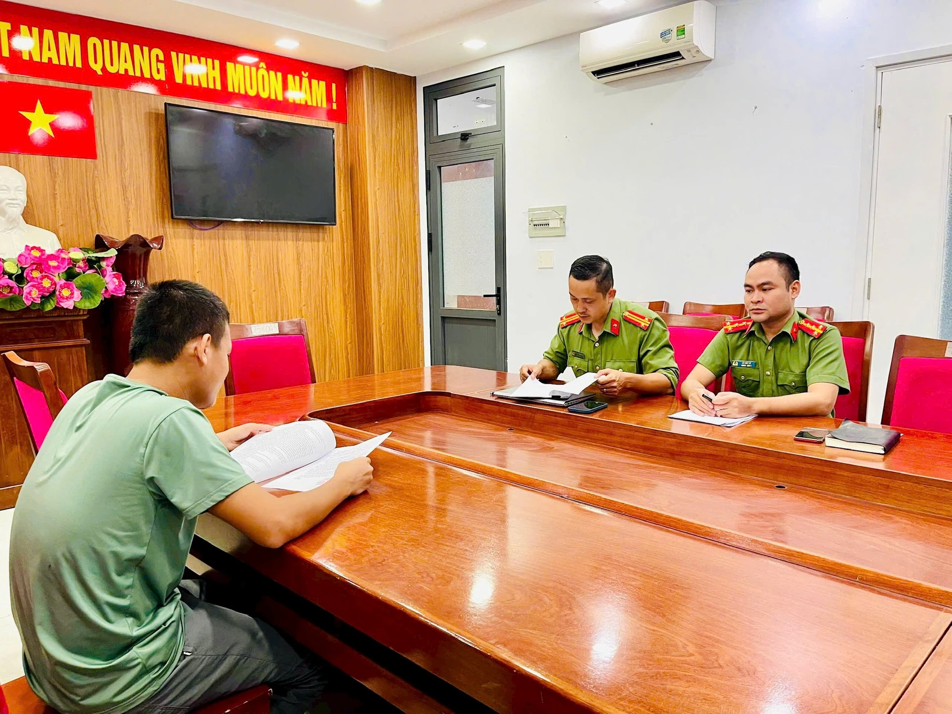 Phát hiện loạt giao dịch rút tiền mặt bất thường: Xử phạt một hộ kinh doanh 137,5 triệu đồng