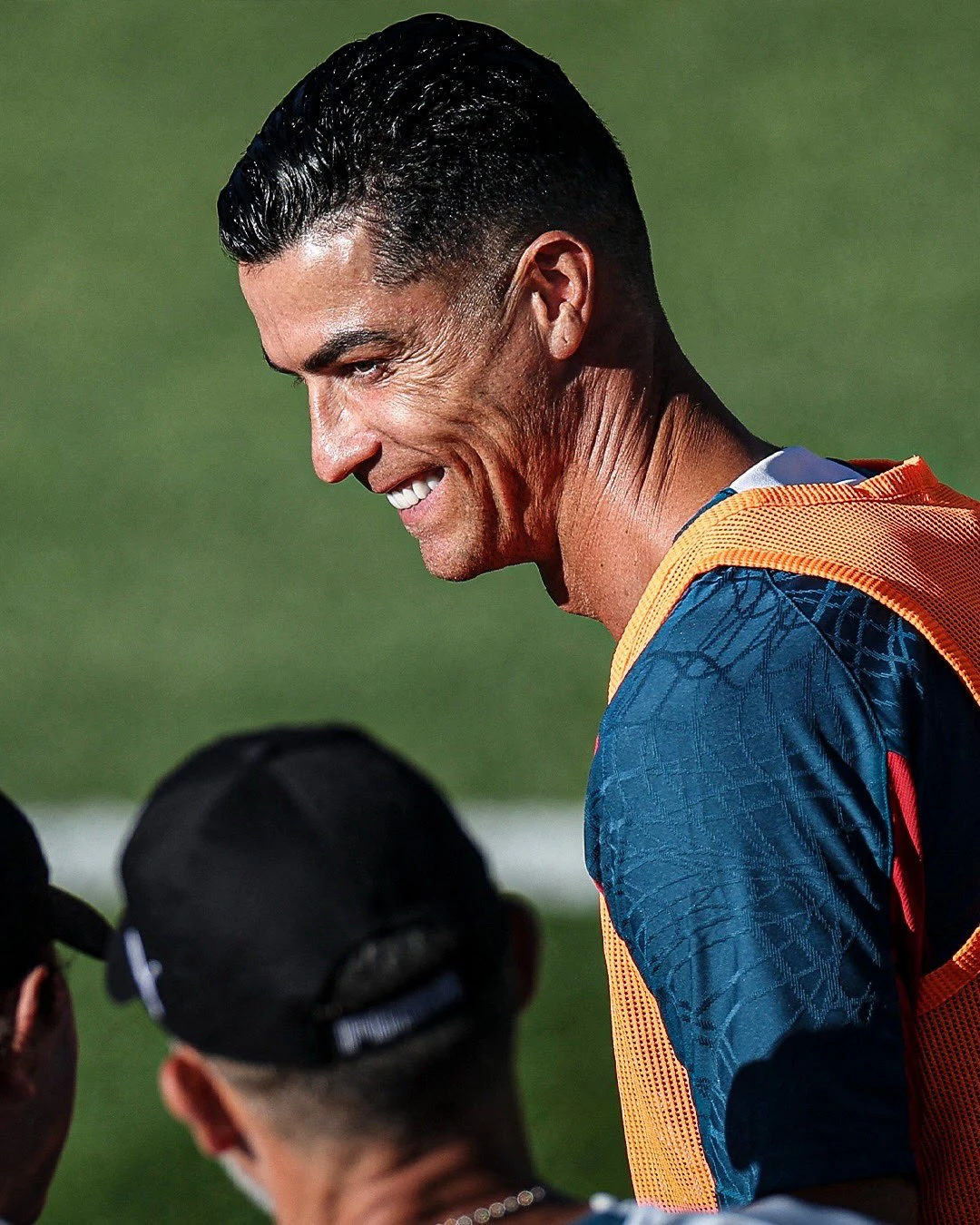 Ronaldo tuổi 41 vẫn bảnh bao, dẫn đầu dàn sao Bồ Đào Nha tập buổi đầu tiên tại World Cup 2026