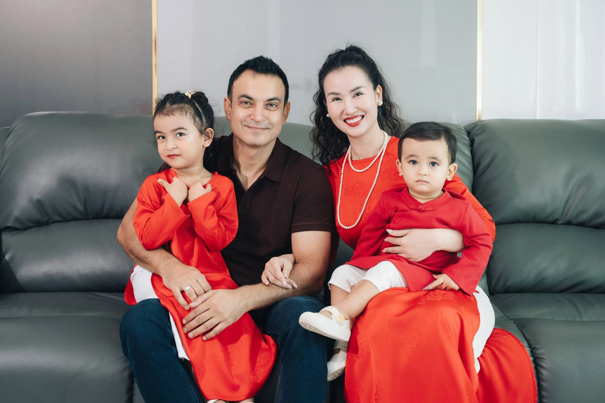 Nữ ca sĩ Việt lấy đại gia Ấn Độ: Khoe con hát thu 120 nghìn tương tác, chồng yêu chiều cho tiền tỷ làm MV
