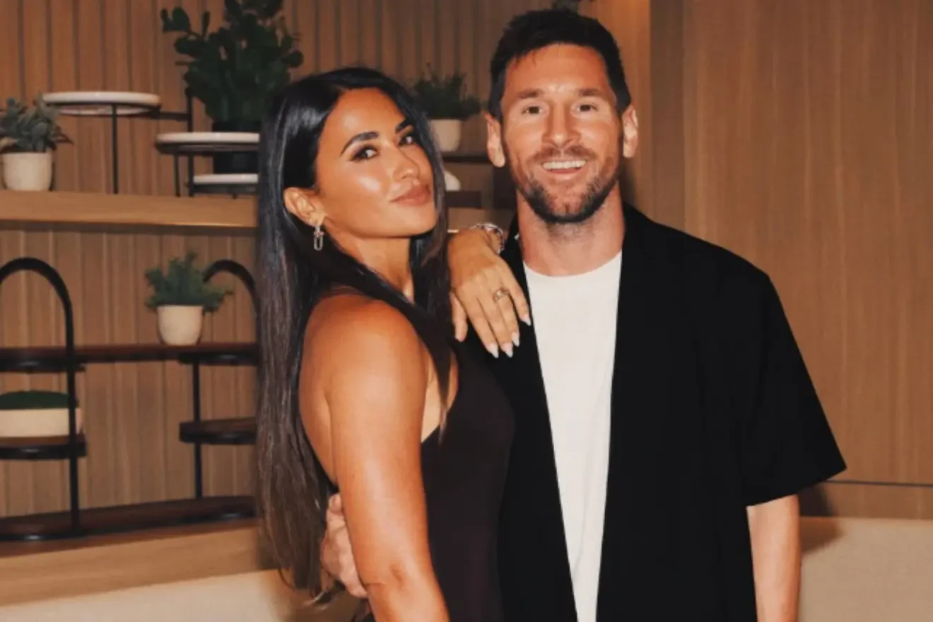 Sống đủ lâu tới ngày Messi bị nghi phẫu thuật thẩm mỹ, vợ quen từ thời thơ ấu 
