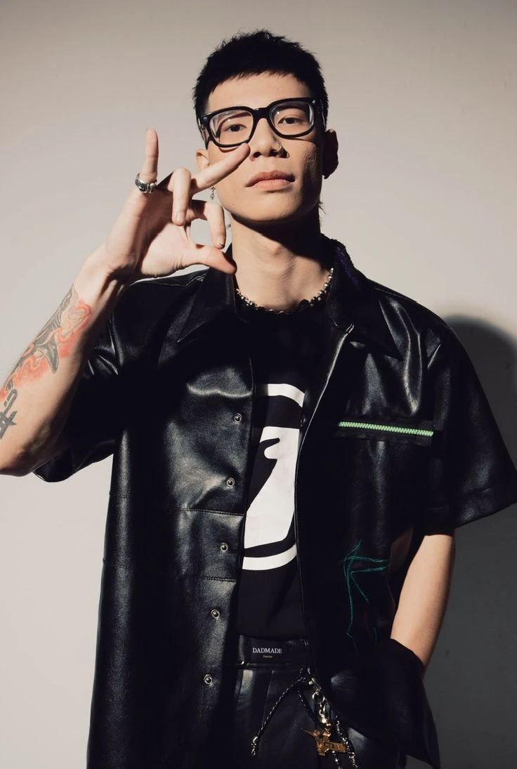 MCK soán ngôi Sơn Tùng M-TP