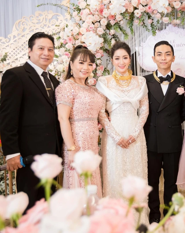 Mẹ chồng đại gia rạng rỡ 