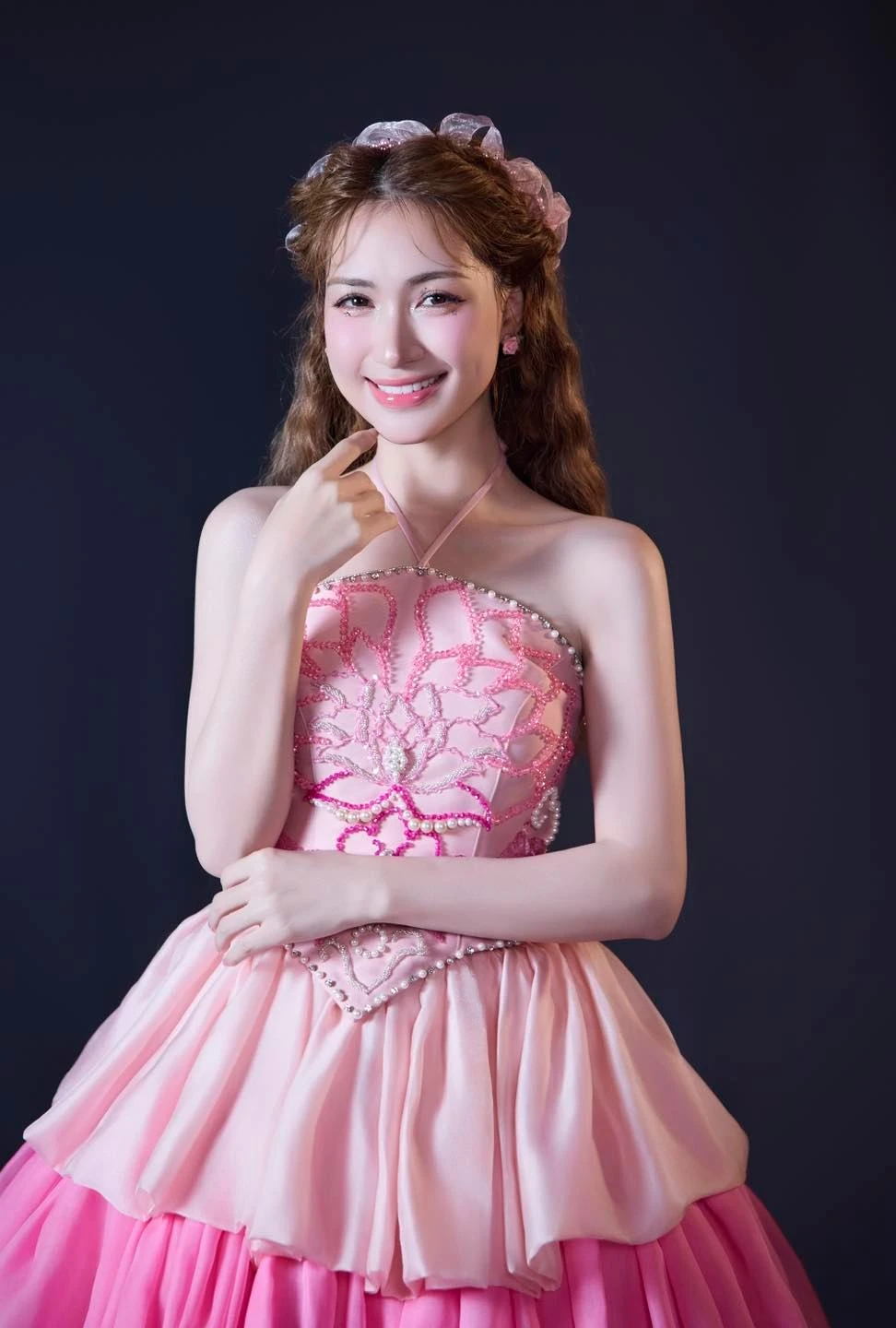 Hòa Minzy vay tiền khán giả ngay trên sân khấu, lý do là gì?