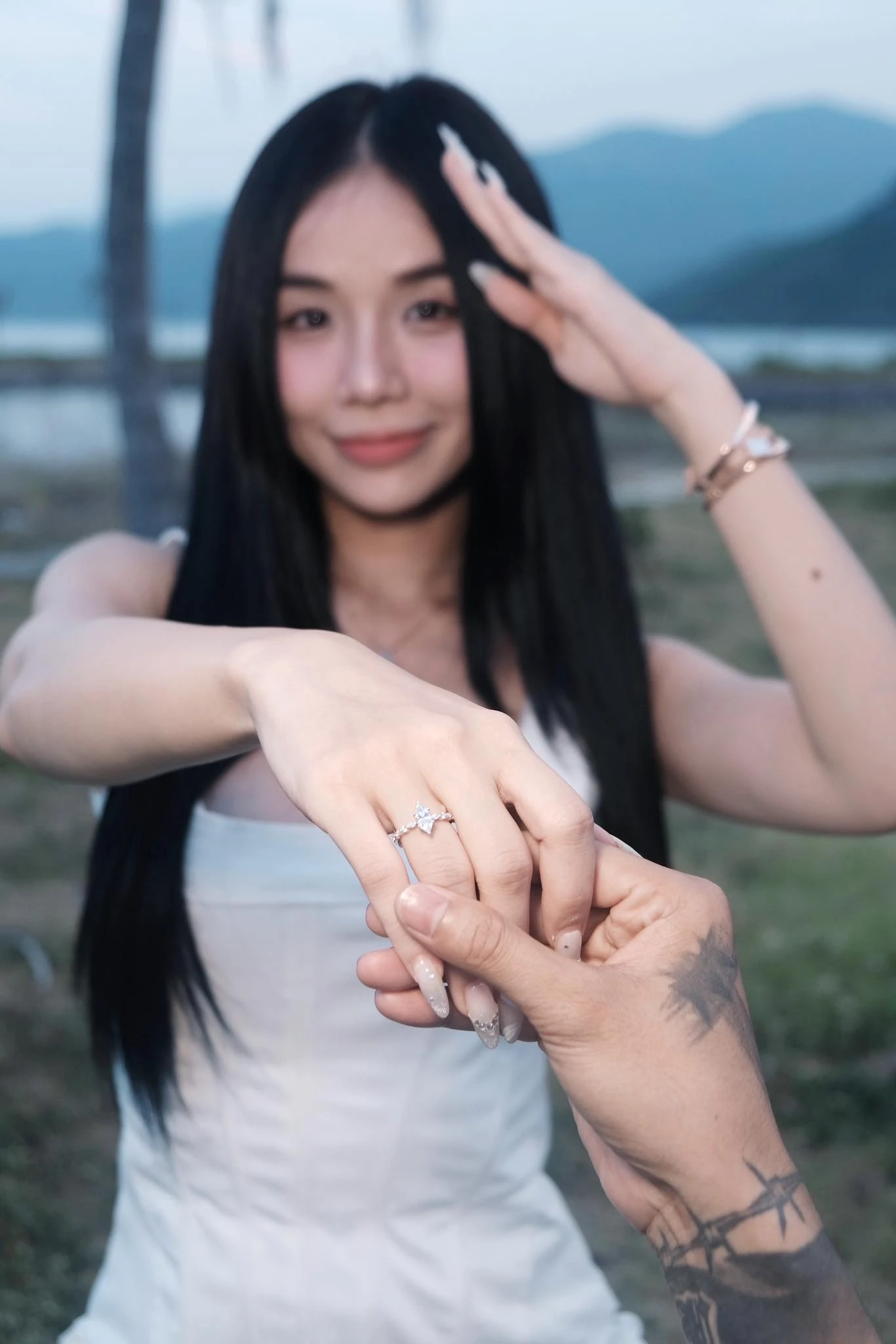 Cặp đôi Việt vừa cầu hôn sau 5 năm yêu: Bên nhau đầy sóng gió, đàng gái từng đổ vỡ và có 2 con riêng