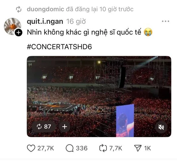 Nam ca sĩ “quỳ lạy” khán giả dưới cơn mưa, hàng chục nghìn người đồng ca hit quốc dân không khác gì concert quốc tế!