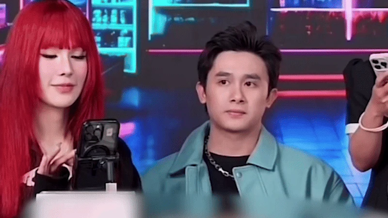 Diệp Lâm Anh và tình trẻ xuất hiện chung trên sóng livestream, bị soi có thái độ khác lạ