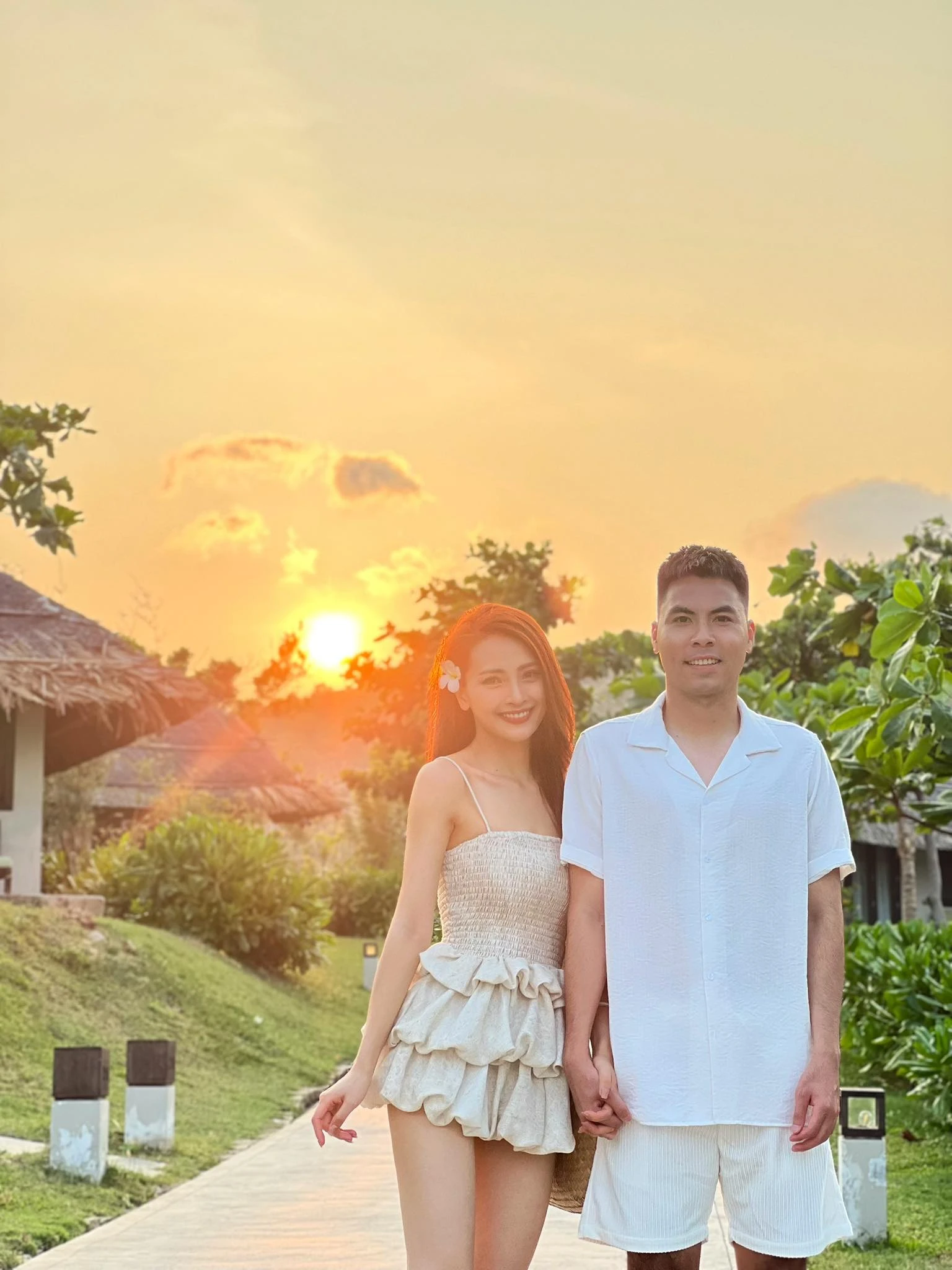 Chưa cưới hỏi MC Huyền Trang Mù Tạt đã nhắn tin cho mẹ bạn trai cầu thủ xin đất, mẹ chàng có phản ứng bất ngờ