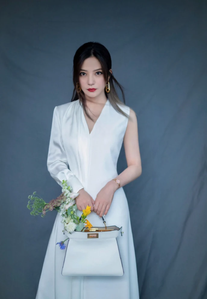 Triệu Vy tung nhiều 