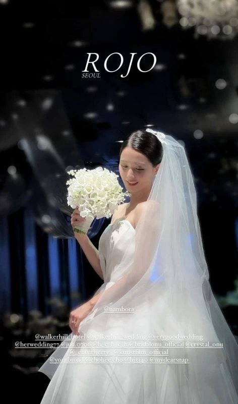 Đám cưới mỹ nhân nhà đông con nhất Kbiz: Chồng được khen giống Son Heung Min, cả dàn sao Sunny tề tựu chúc mừng